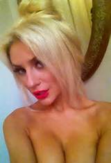 Courtney Stodden â€“ Cleavy Twit Pics