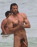 maludos:Jared Padalecki (Supernatural) enjoys the nude beaches in Rio!