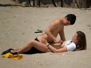 Voyeur: Amateur couple caught having sex on the beach!