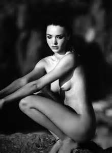 miranda_kerr_naked_black_and_white_1-760x1036